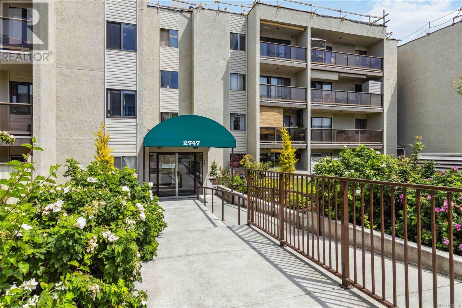 Victoria, BC V8T4E5,2747 Quadra ST #209
