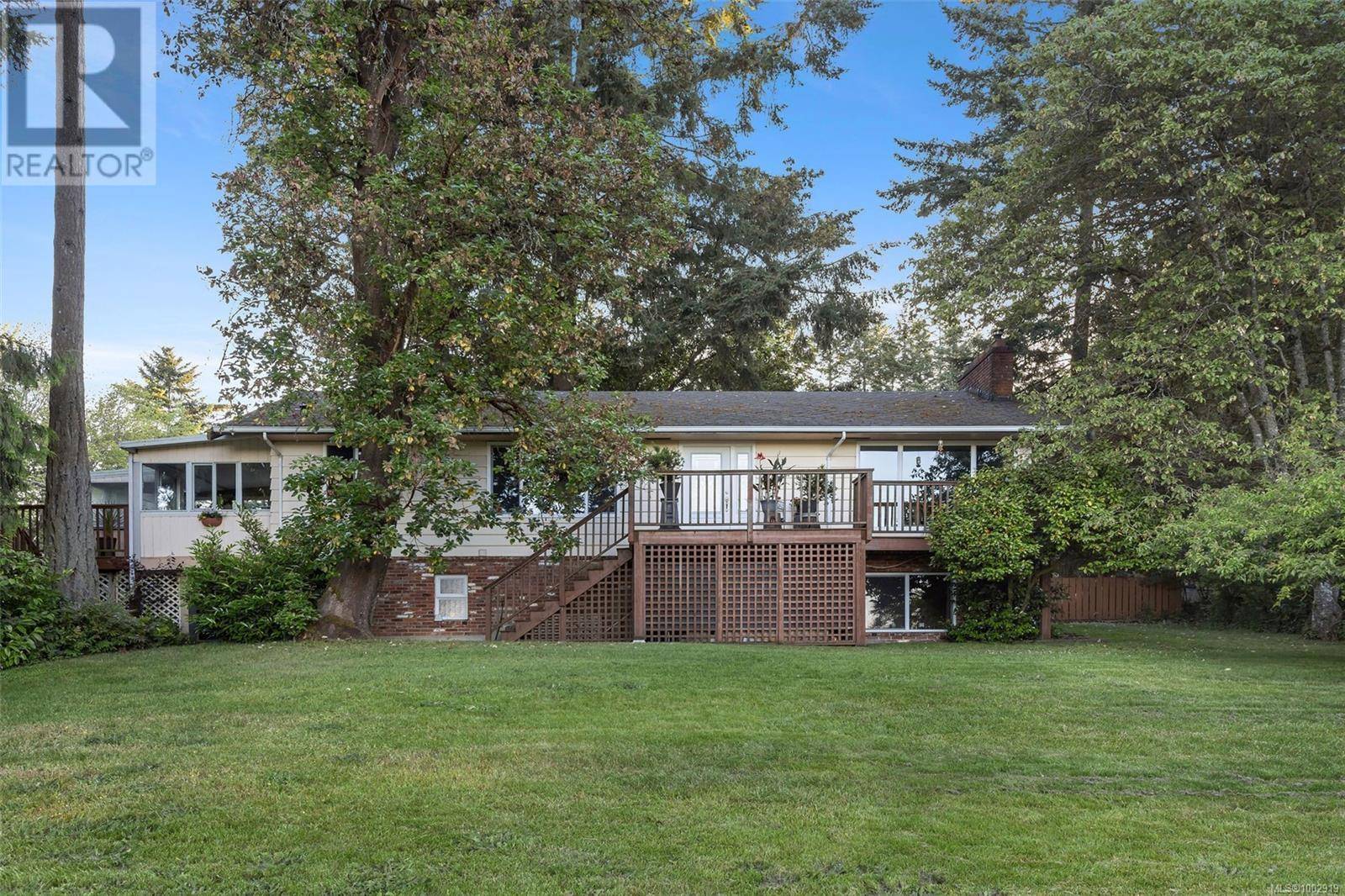 Central Saanich, BC V8X3X1,6374 Oldfield Rd