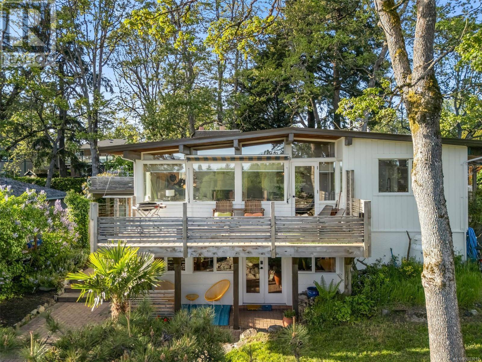 Saanich, BC V8X3B9,996 Greenridge Cres