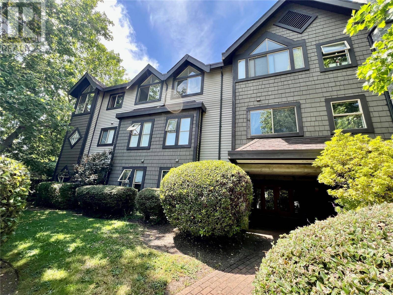 Saanich, BC V9A1M2,108 Gorge RD West #303