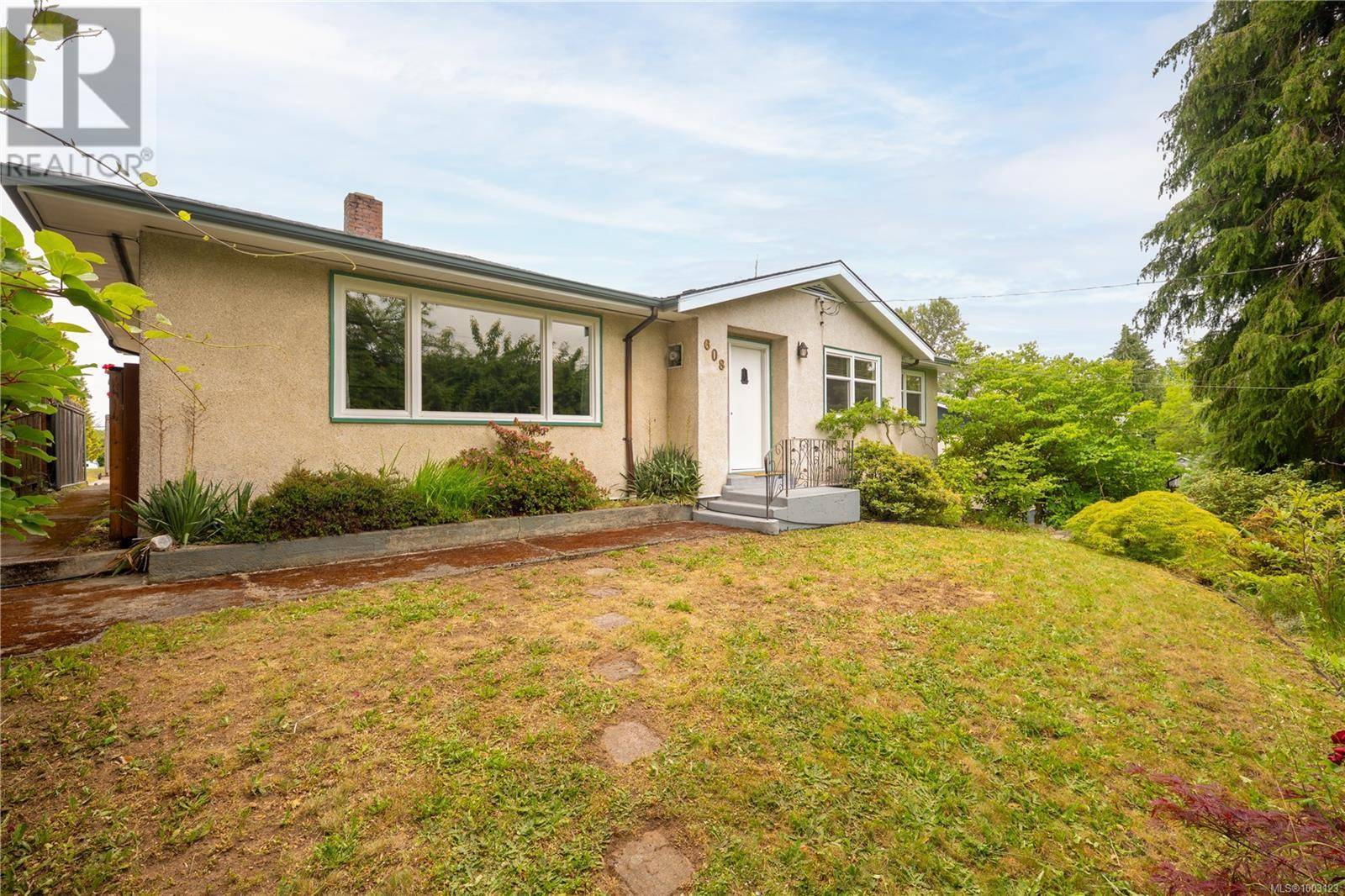 Nanaimo, BC V9R3Y7,608 Bruce Ave