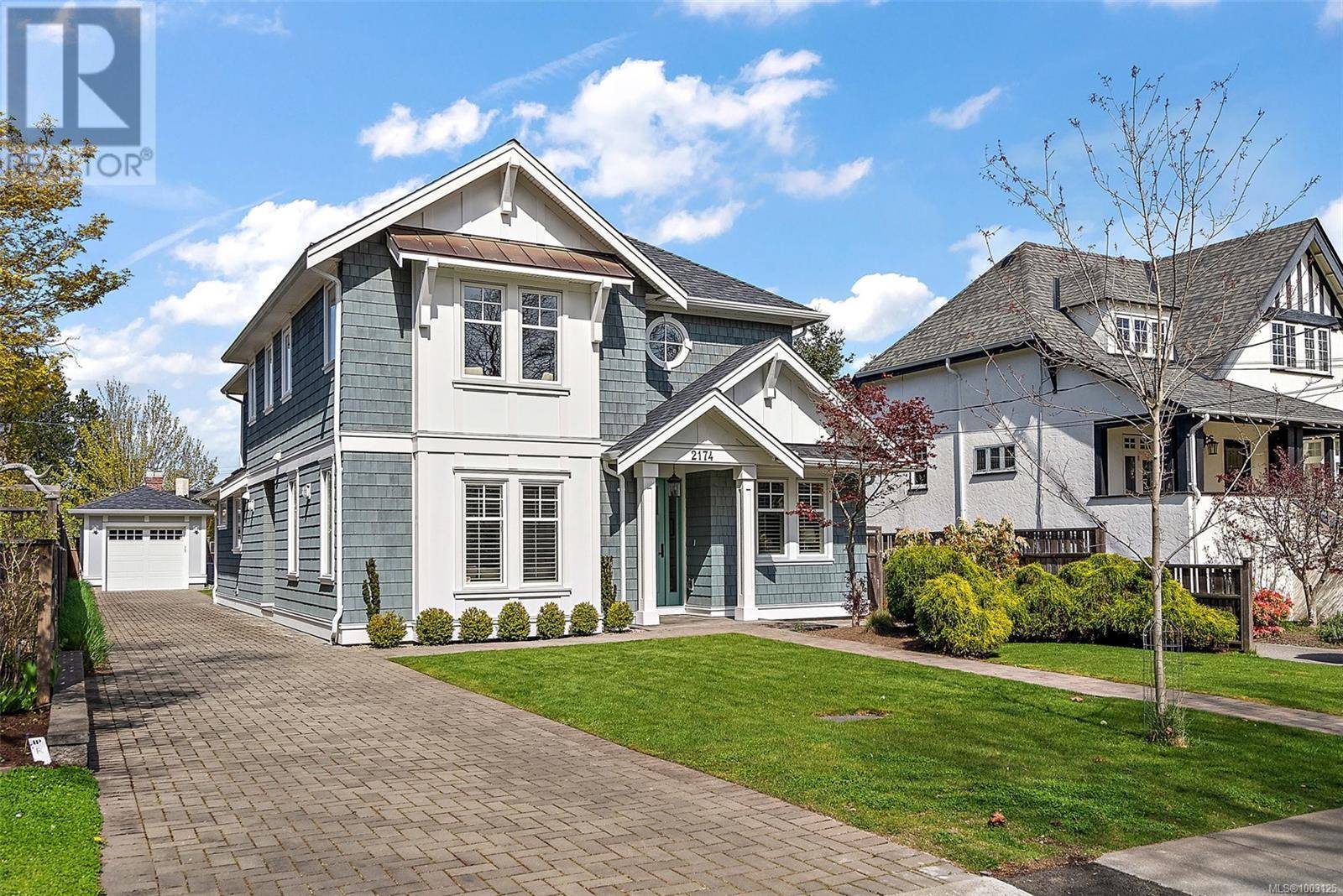 Oak Bay, BC V8S2W2,2174 Beaverbrooke St