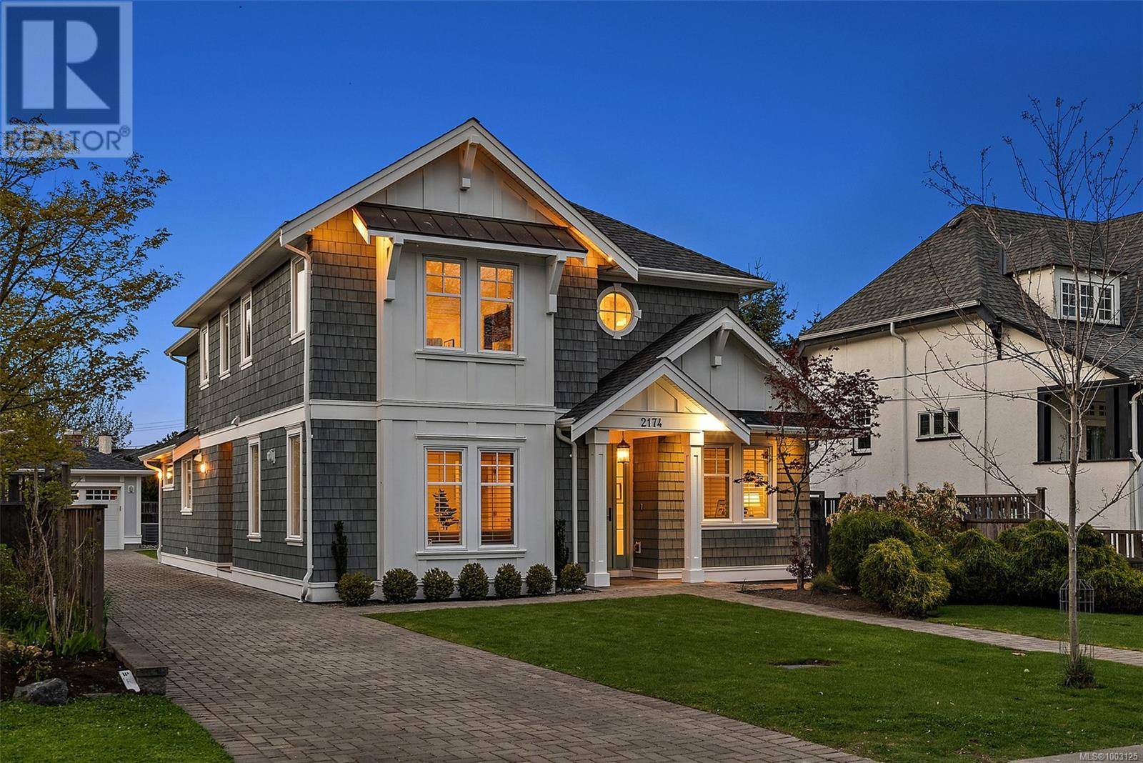 Oak Bay, BC V8S2W2,2174 Beaverbrooke St