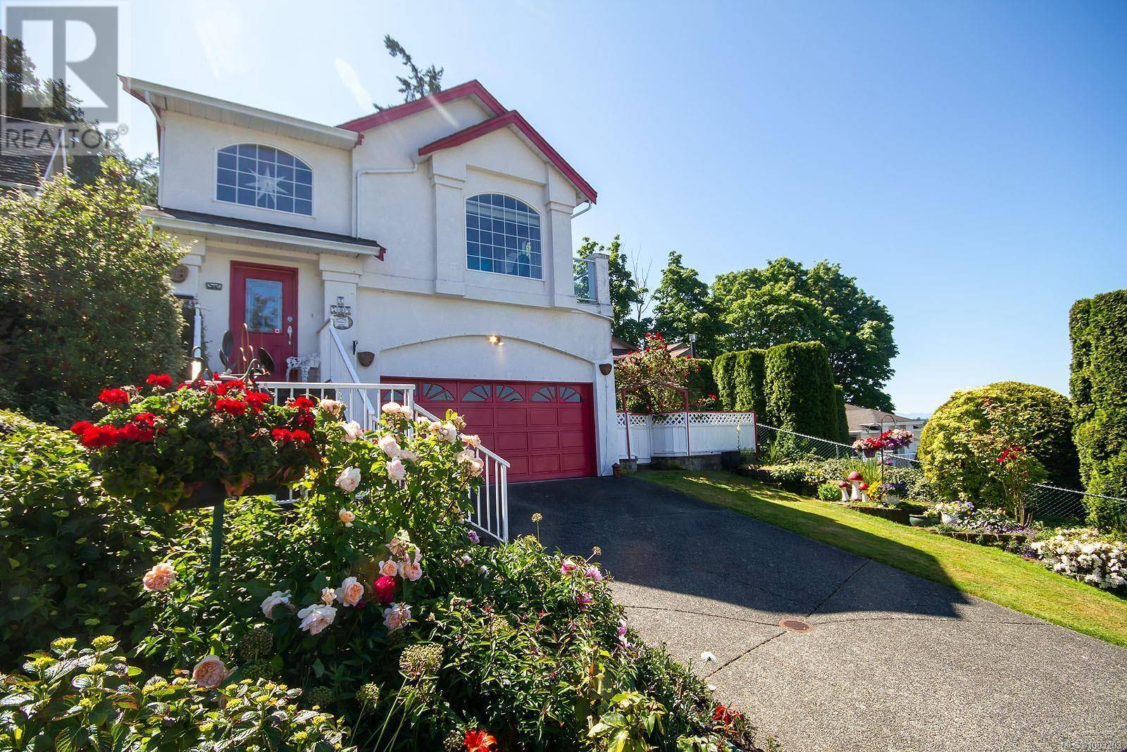 Esquimalt, BC V9A7L6,709 Luscombe PL #2