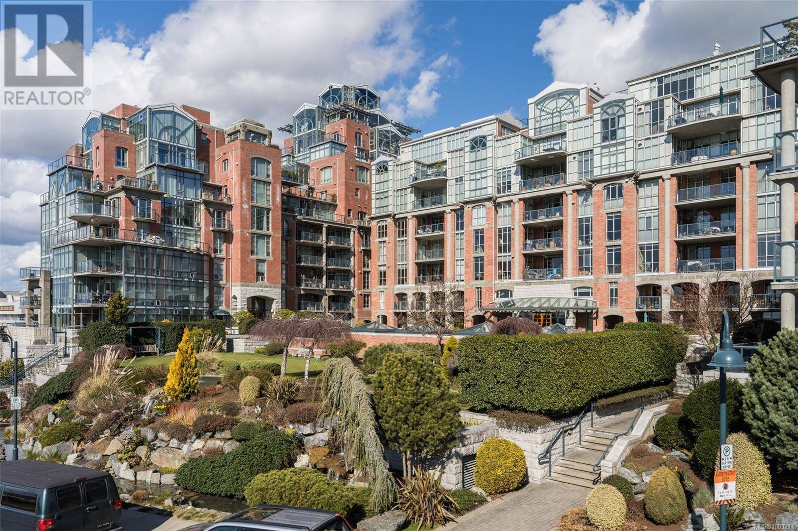 Victoria, BC V8V4Z9,21 Dallas RD #410