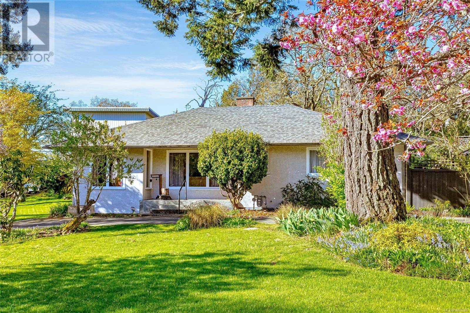 Esquimalt, BC V9A4M6,886 Cunningham Rd