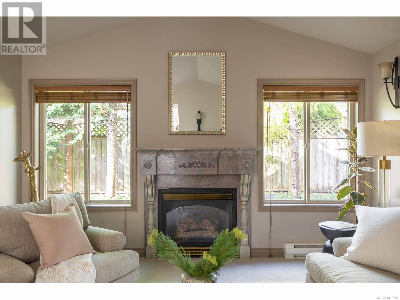 Qualicum Beach, BC V9K1A1,585 HAZELWOOD Pl
