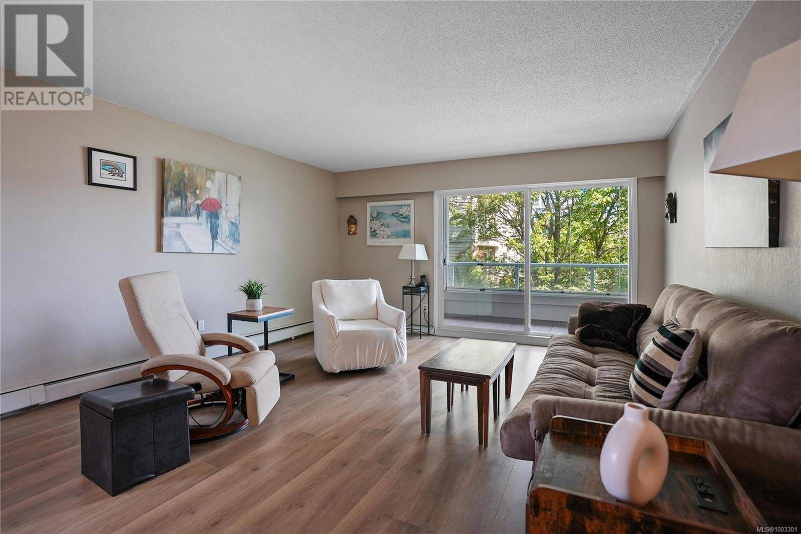 Victoria, BC V8V3H5,1040 Rockland AVE #202