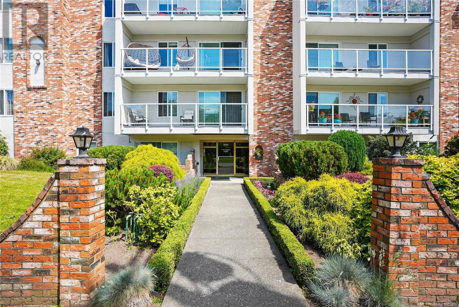 Victoria, BC V8V3H5,1040 Rockland AVE #202