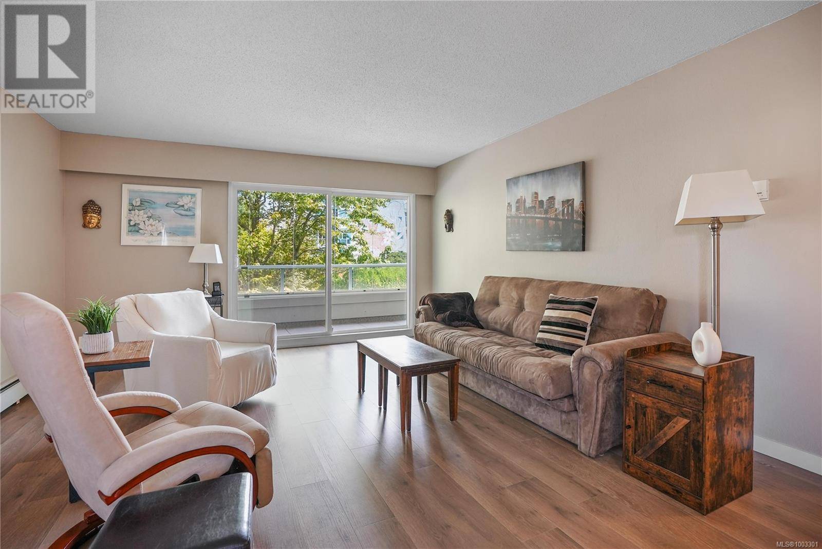 Victoria, BC V8V3H5,1040 Rockland AVE #202