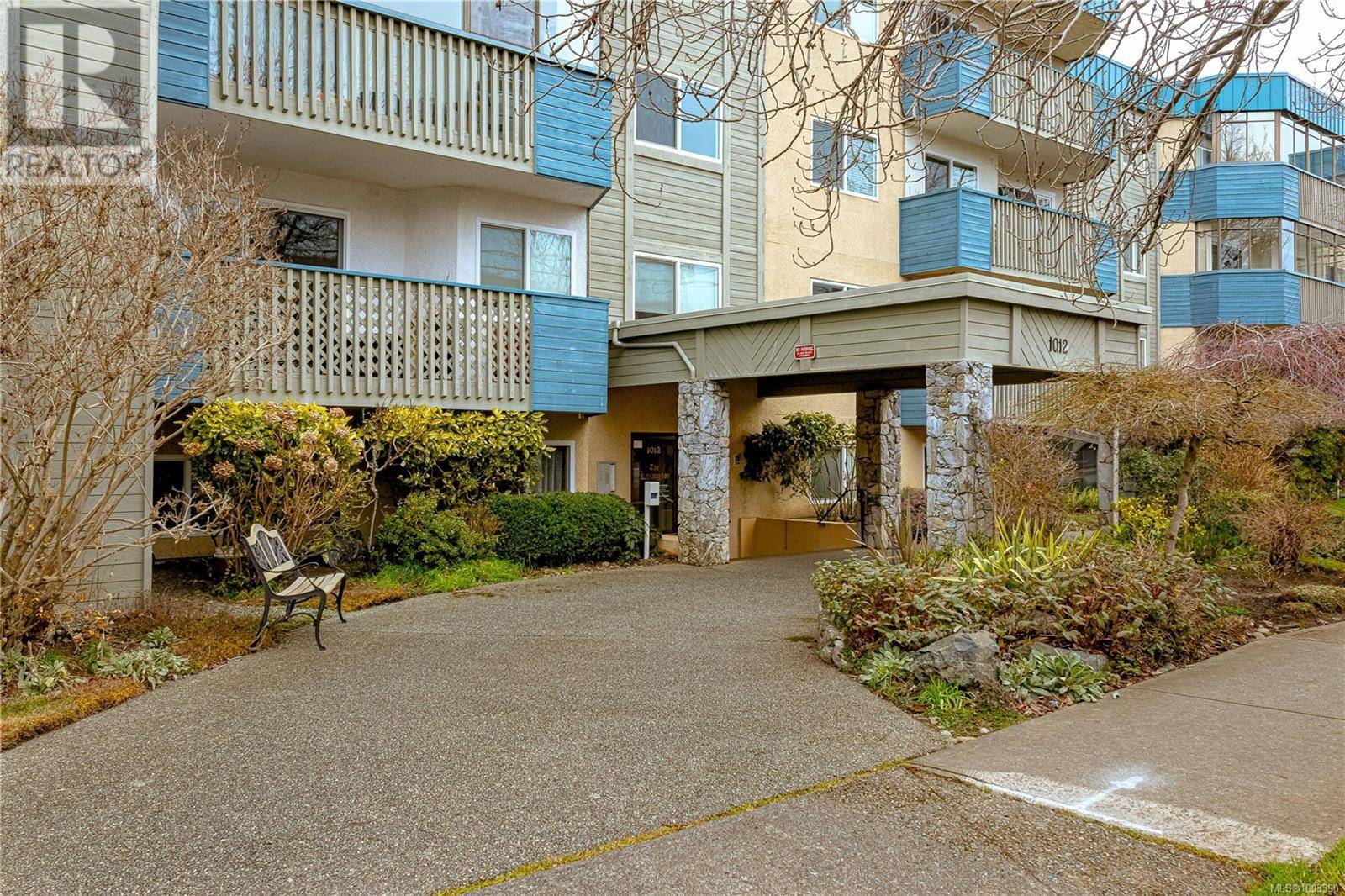 Victoria, BC V8V3C1,1012 Collinson ST #304