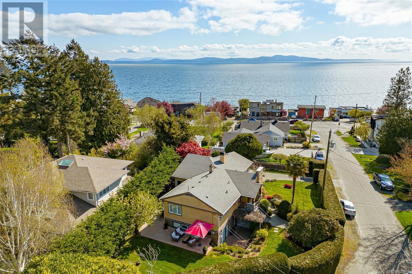 Saanich, BC V8Y1L3,986 GLORIA Pl