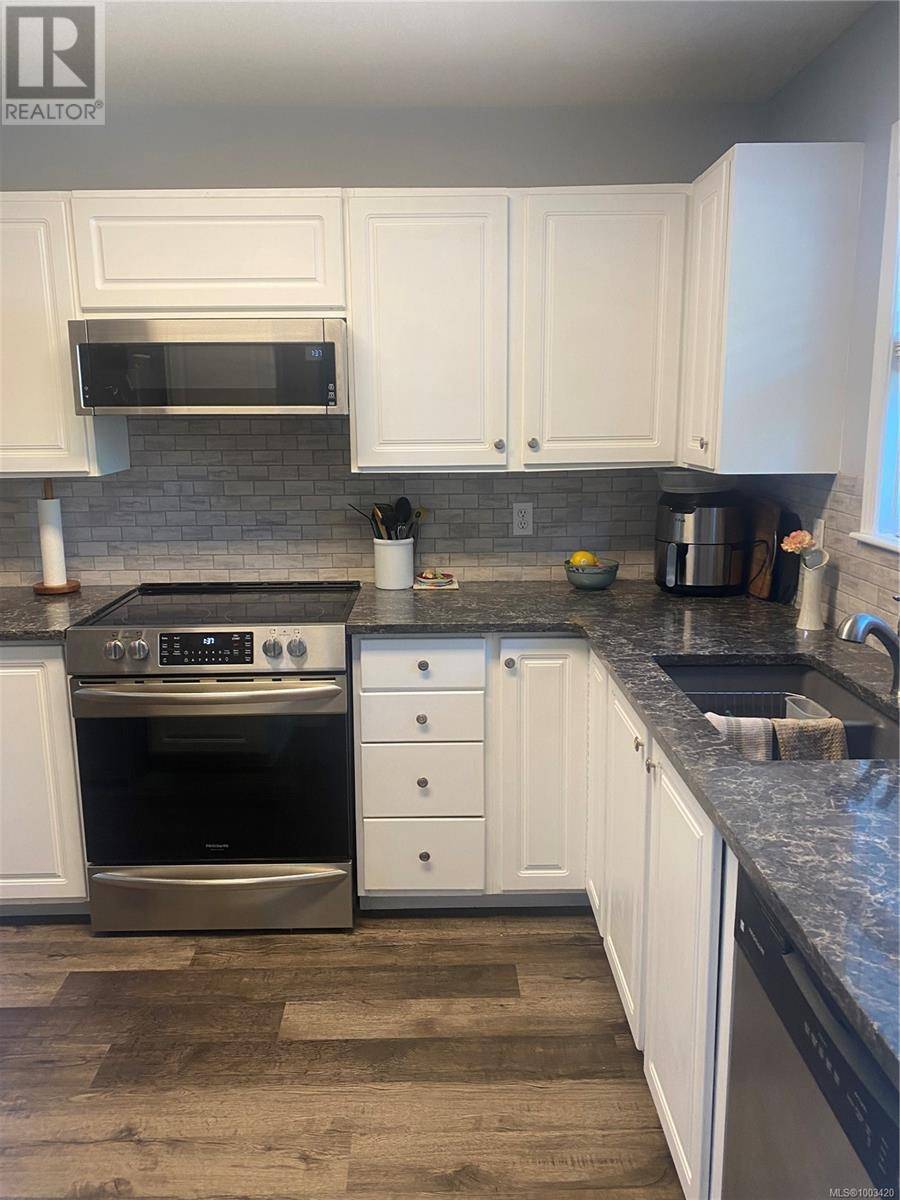 Qualicum Beach, BC V9K2S2,3350 Island HWY West #9