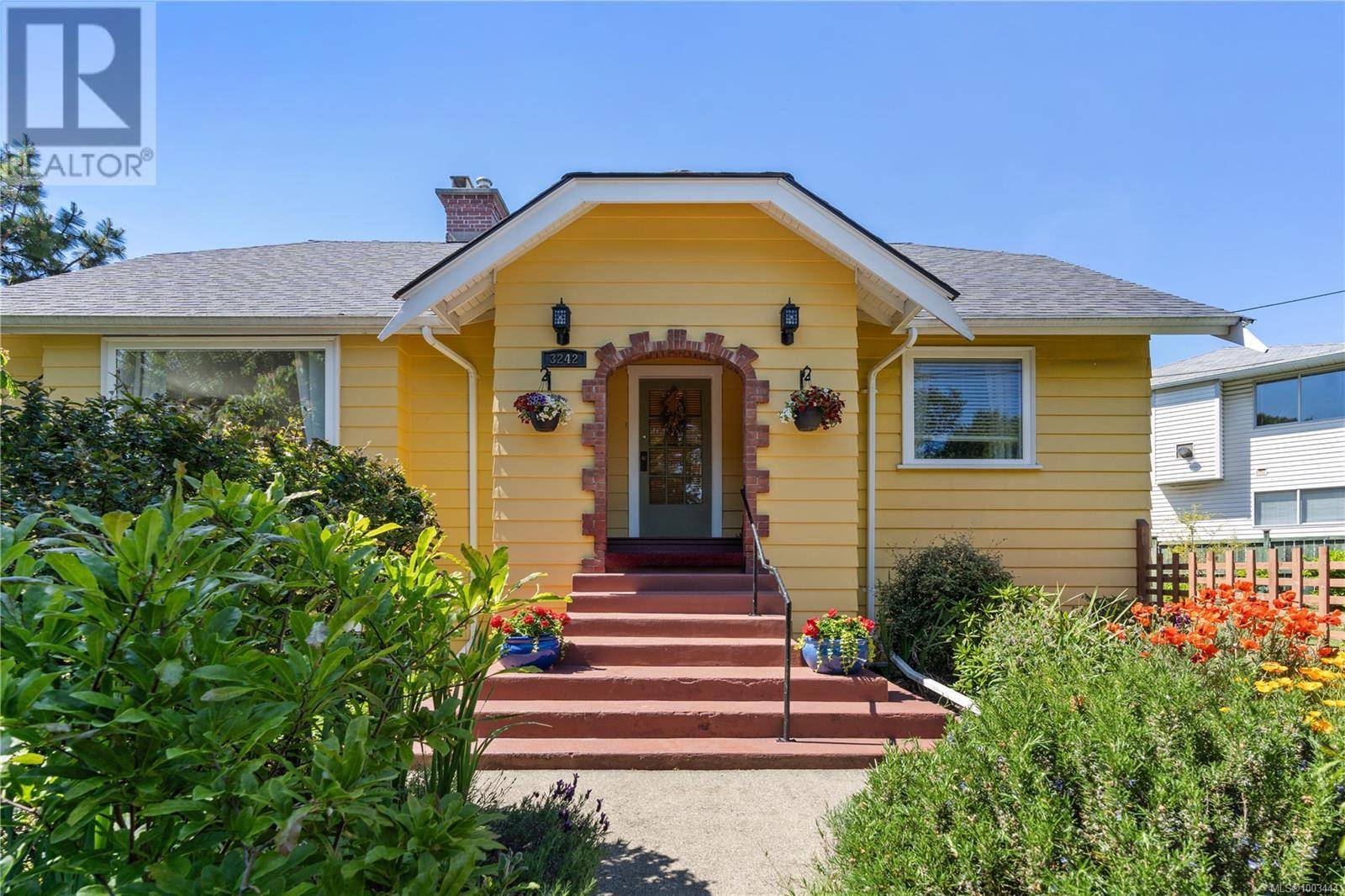 Saanich, BC V8P3Y3,3242 Cedar Hill Rd