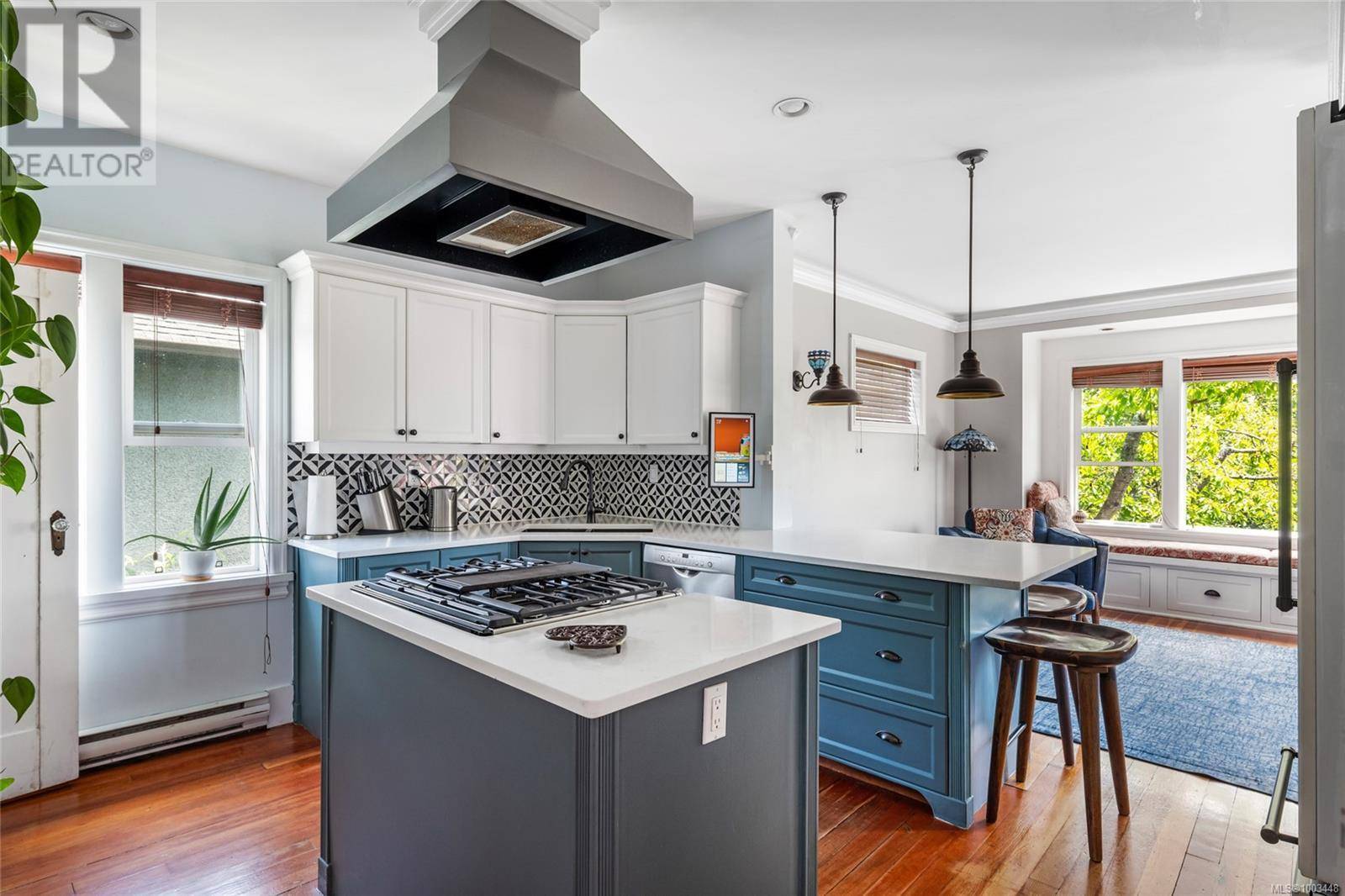 Oak Bay, BC V8R2G9,2161 Fair St