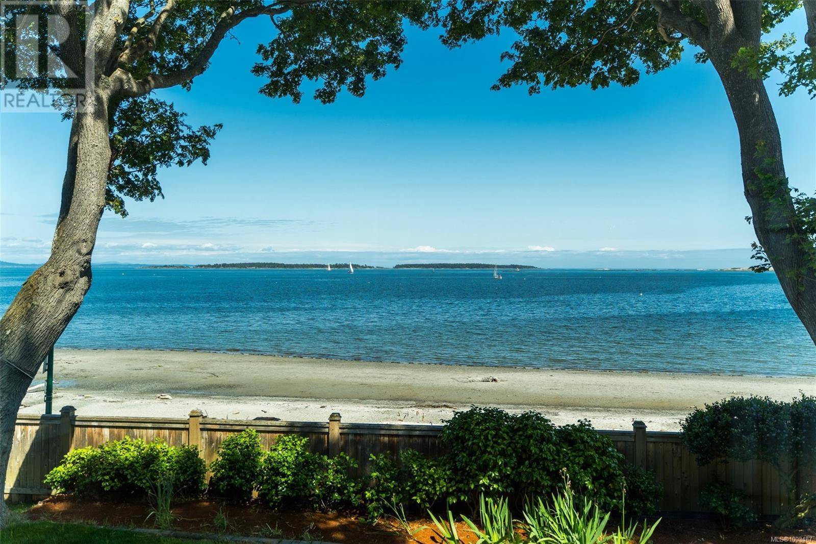 Oak Bay, BC V8R2W1,2170 Esplanade
