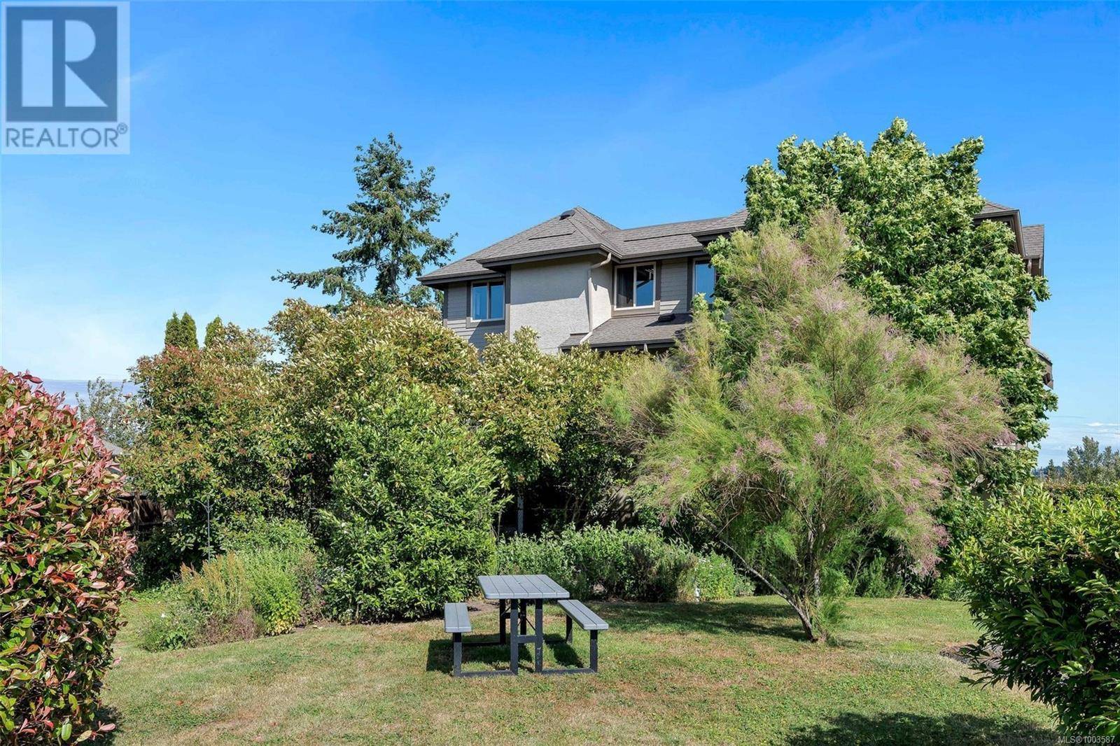 Central Saanich, BC V8M2B4,7847 East Saanich RD #10