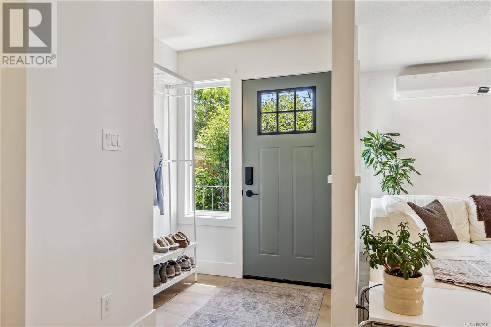 Sidney, BC V8L4Y1,9456 Braun Cres