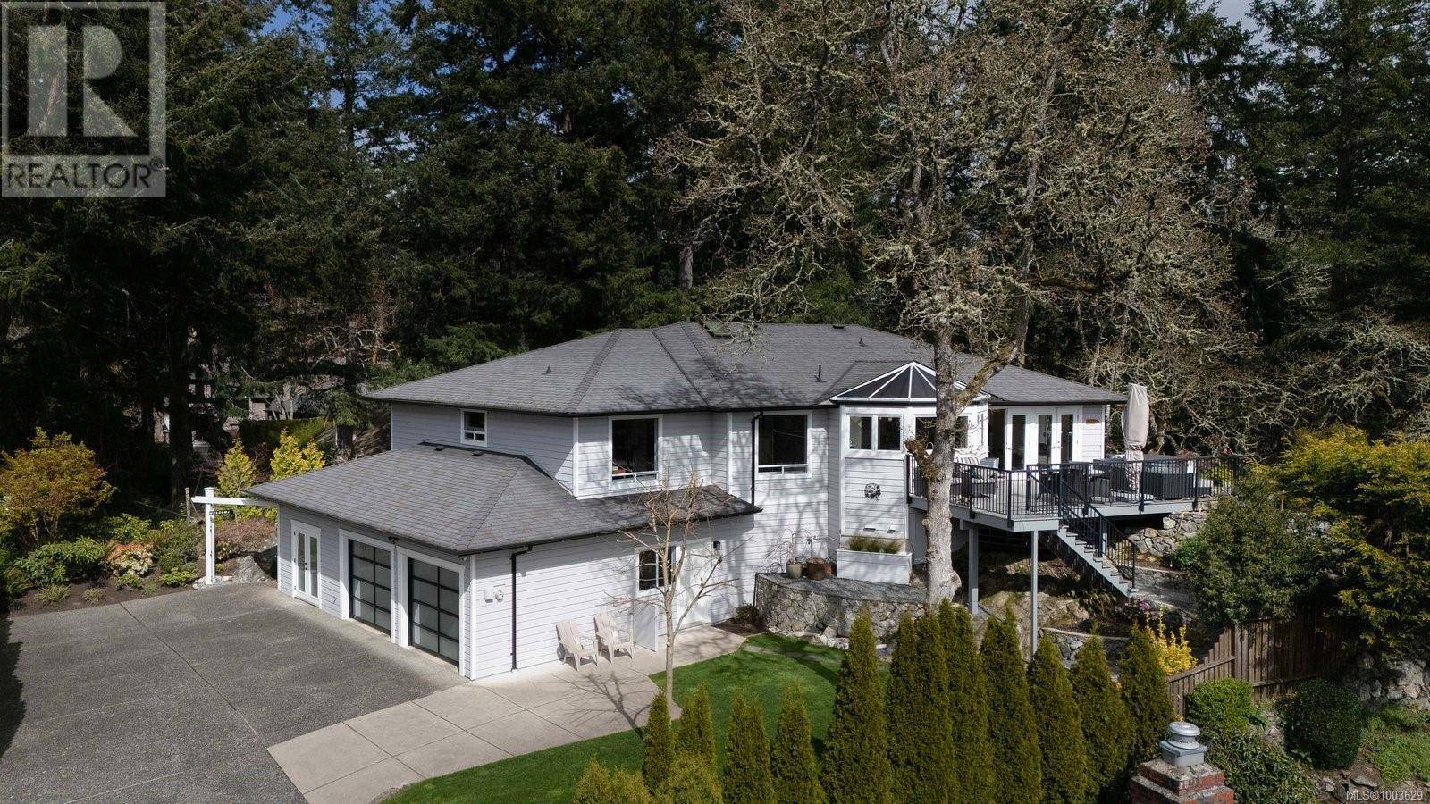 Saanich, BC V8X4Z3,1006 Pheasantwood Pl