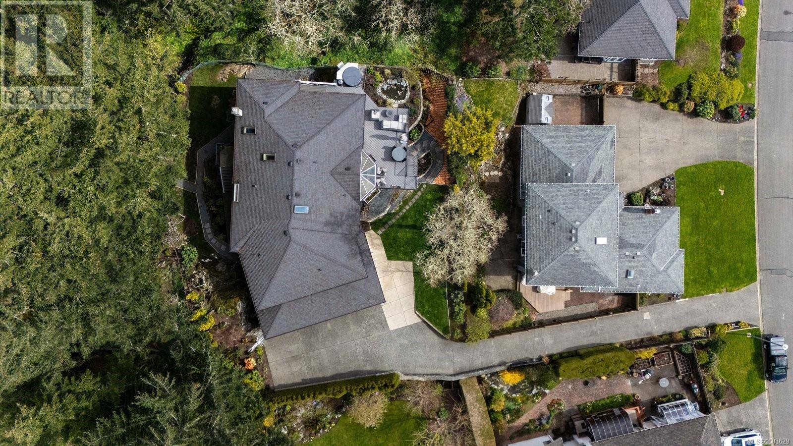Saanich, BC V8X4Z3,1006 Pheasantwood Pl