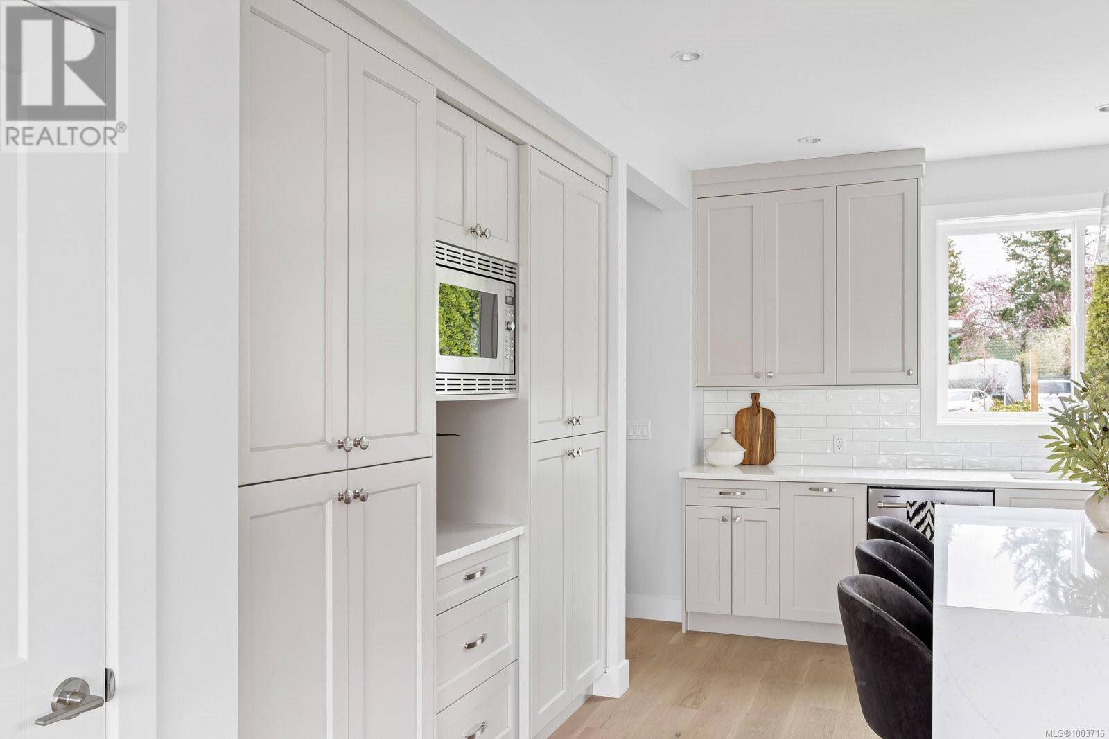 Sidney, BC V8L3P9,2306 Grove Cres