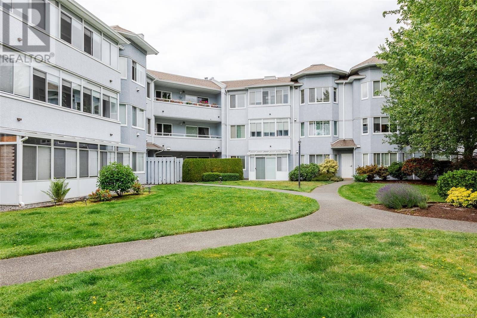 Saanich, BC V8P4H9,3931 Shelbourne ST #203