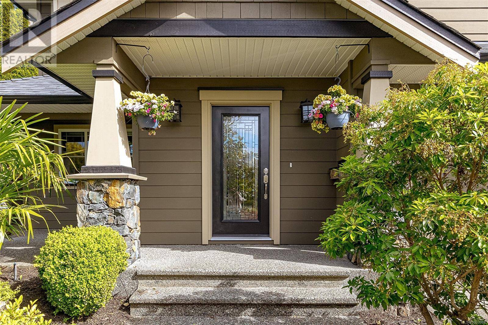 Saanich, BC V8X5L1,817 Rogers Way