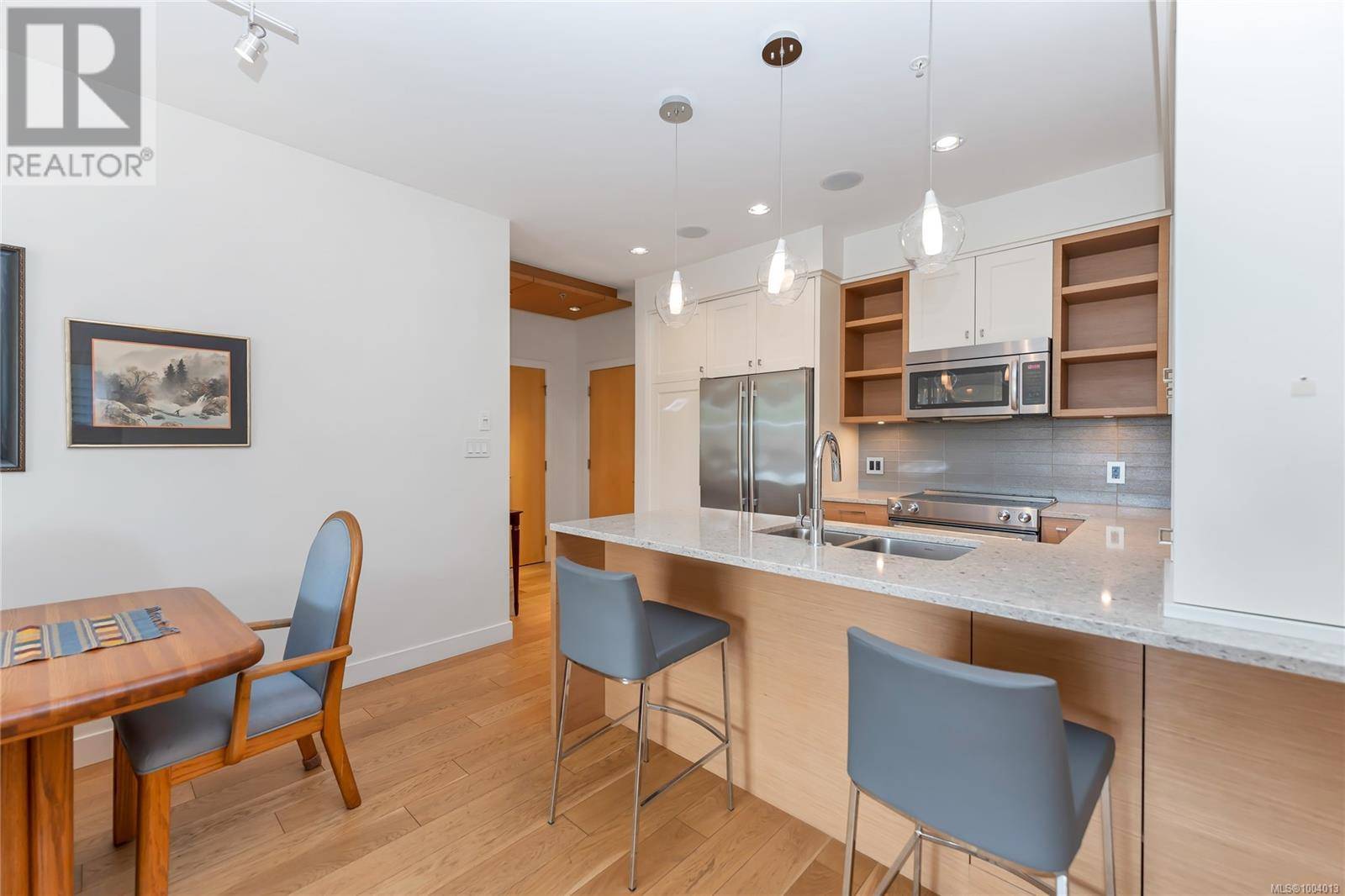Victoria, BC V8R1E3,1969 Oak Bay AVE #206