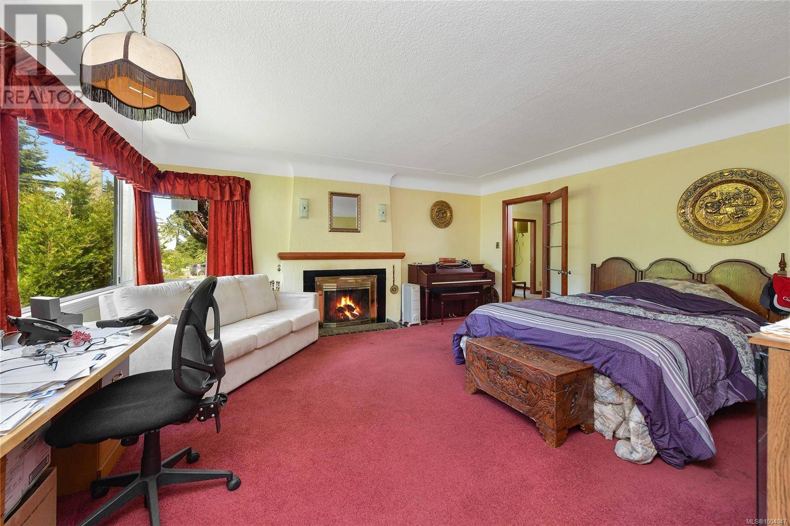 Esquimalt, BC V9A5S8,646 Head St