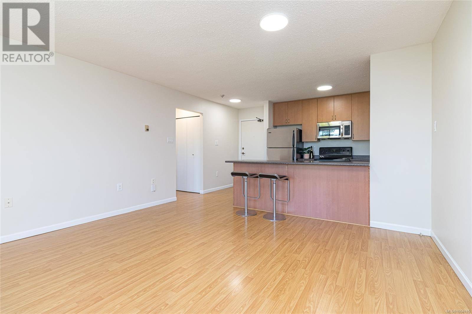 Victoria, BC V8R6R6,1745 Leighton RD #511