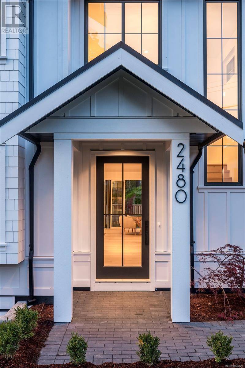 Oak Bay, BC V8S5H1,2480 Plumer St