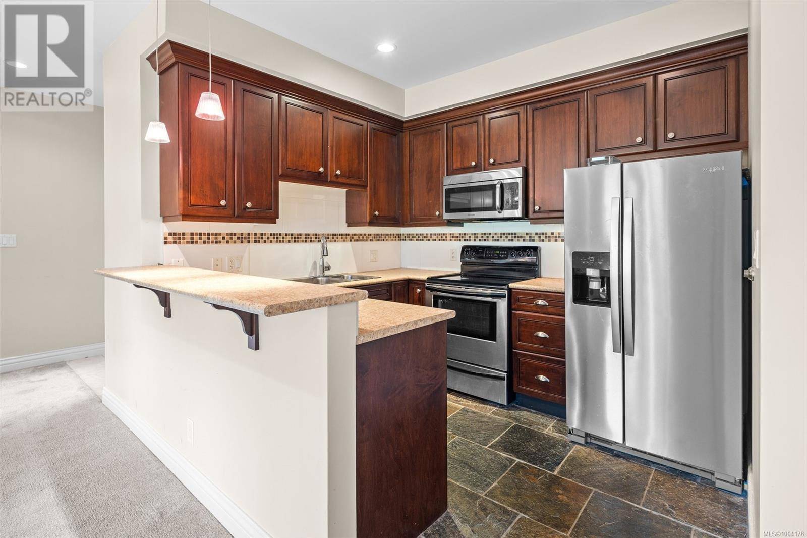 Langford, BC V9B6T9,1335 Bear Mountain Pkwy #311