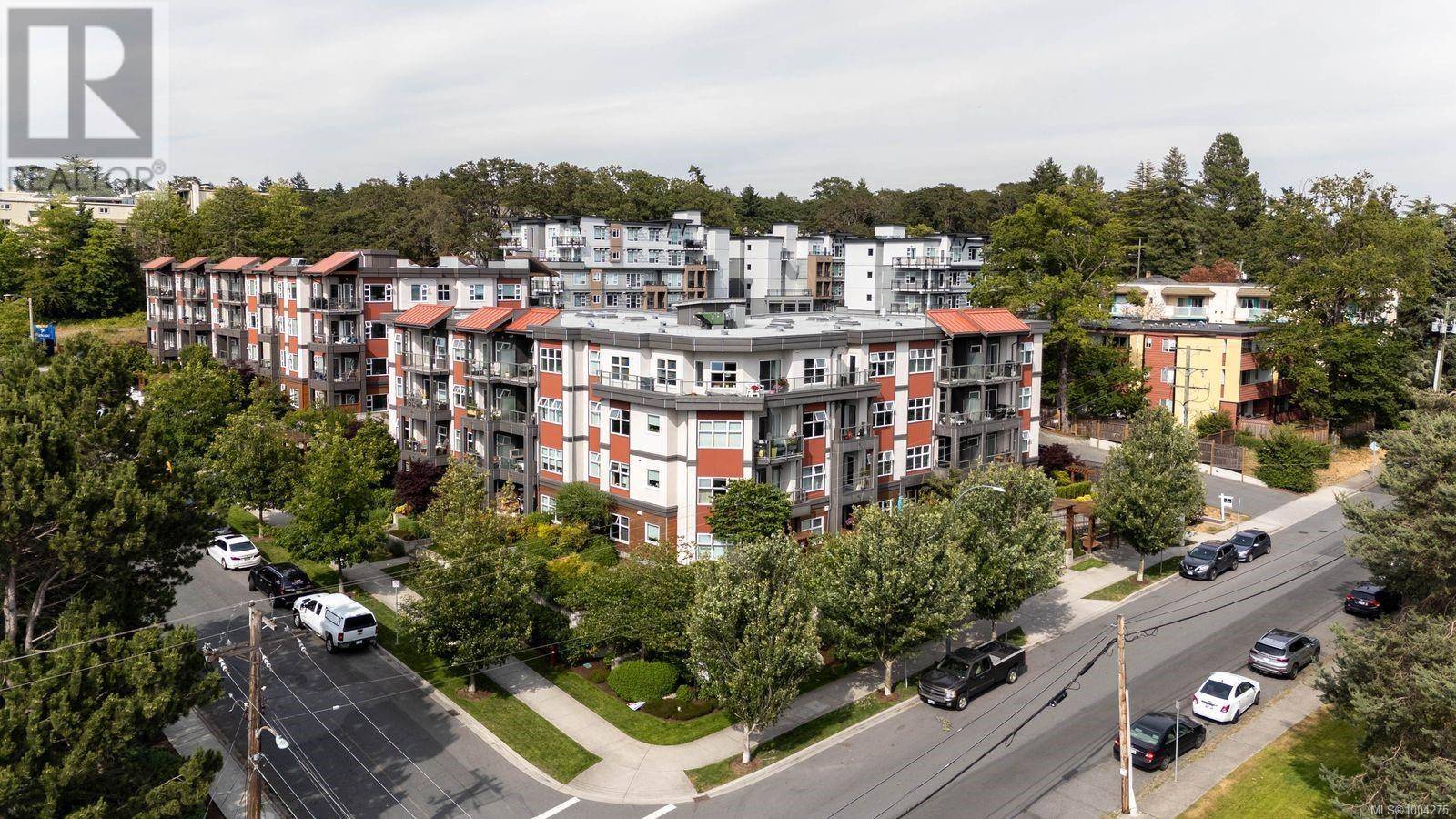 Saanich, BC V8X2S1,1000 Inverness RD #210