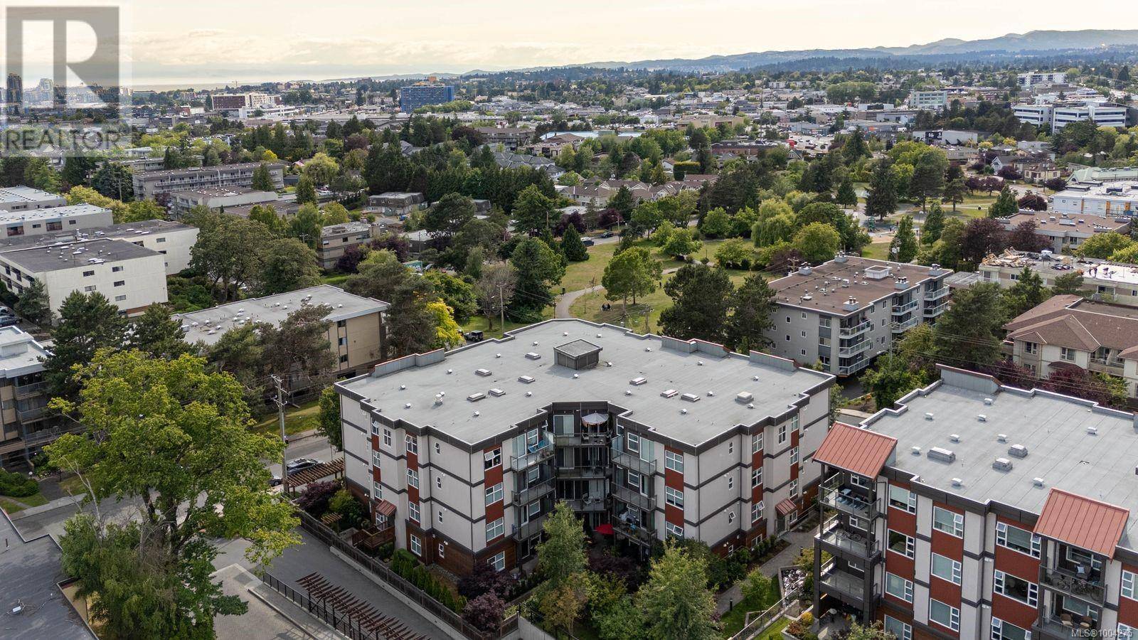 Saanich, BC V8X2S1,1000 Inverness RD #210