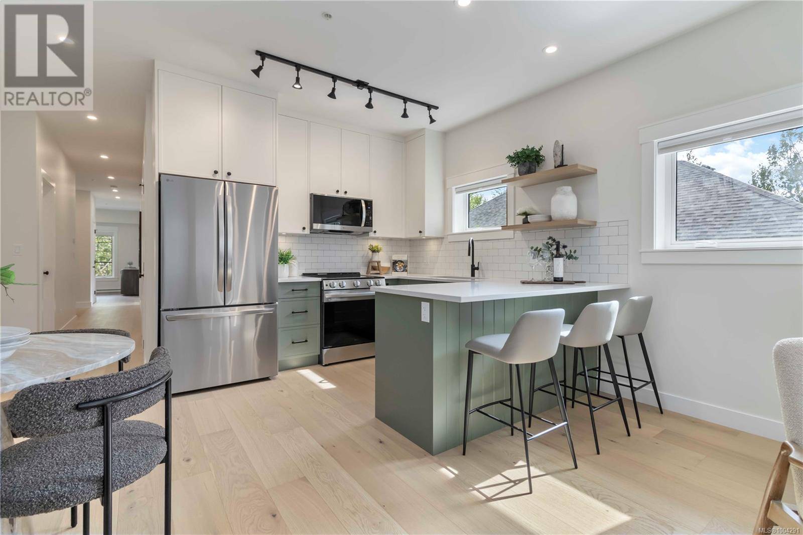 Victoria, BC V9A2Z5,633 Belton AVE #6