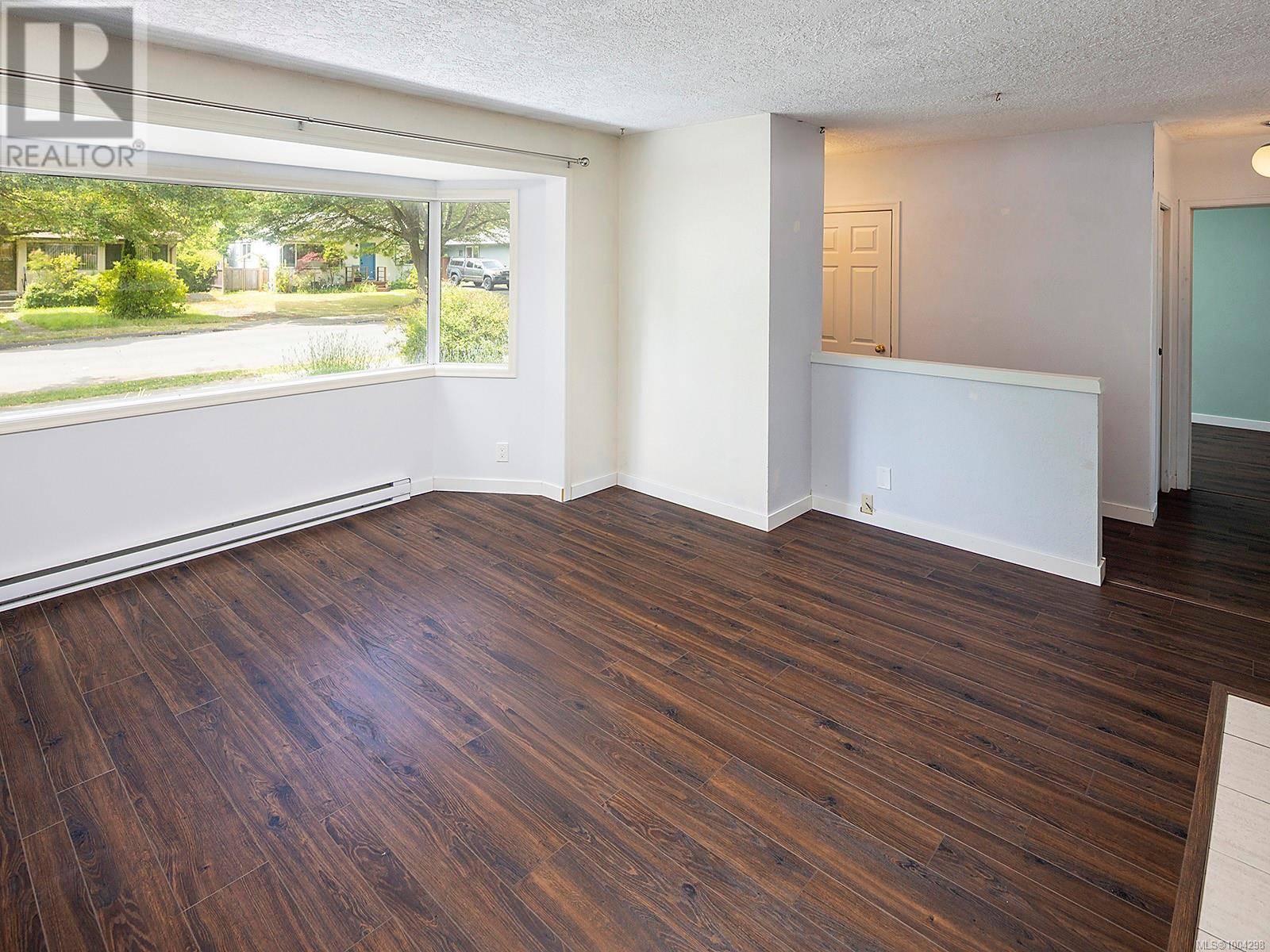 Victoria, BC V8R4E3,2643 Victor St