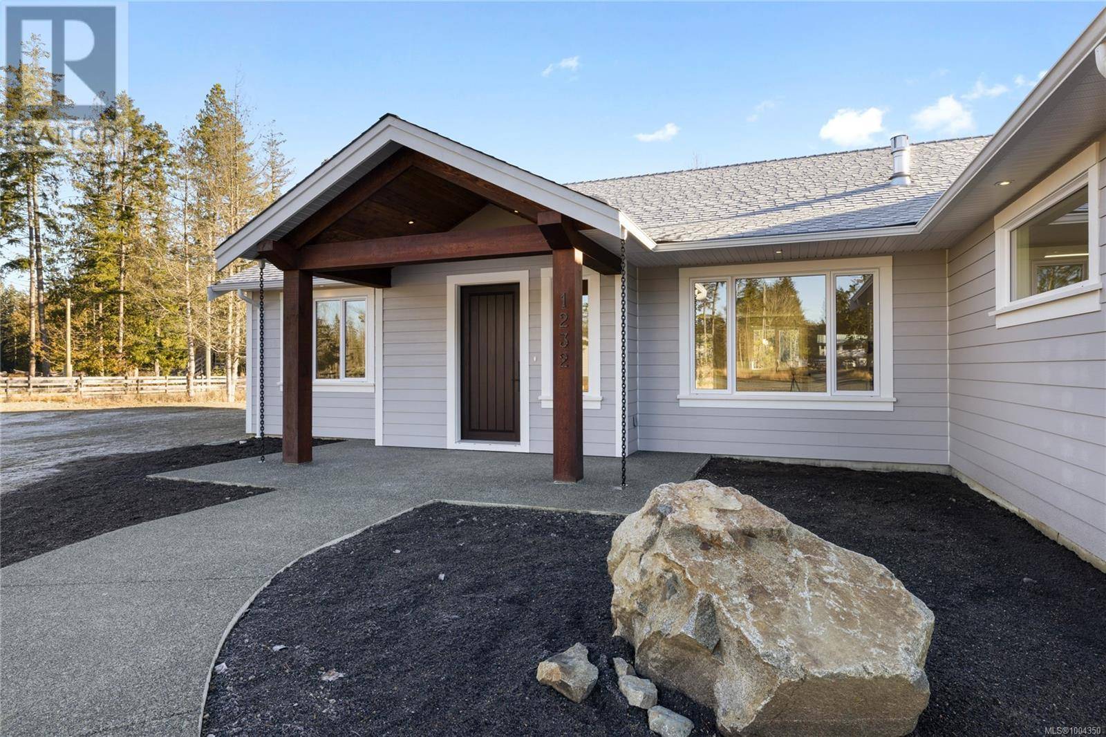 Coombs, BC V0R1M0,1230 / 1232 Station Rd