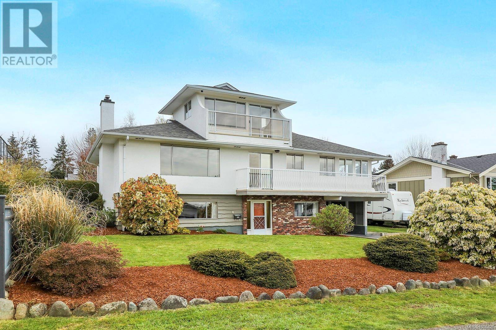 Comox, BC V9M1V6,2070 Murphy Ave