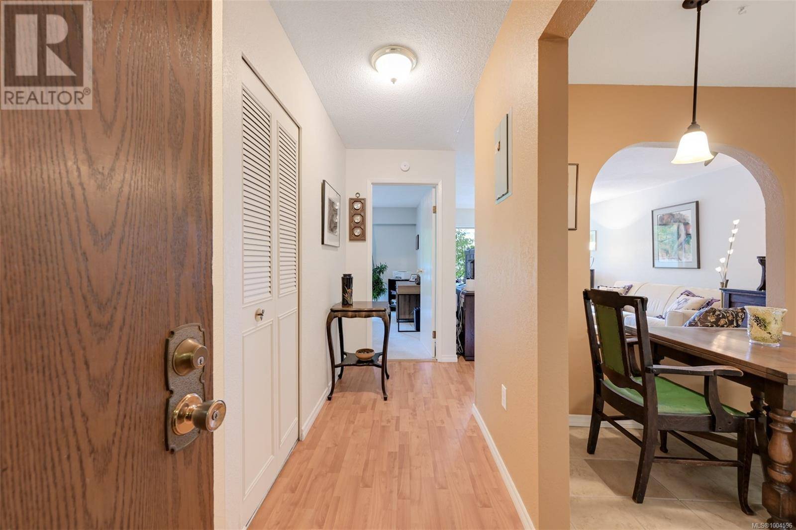 Victoria, BC V8S5J3,1419 Stadacona AVE #213