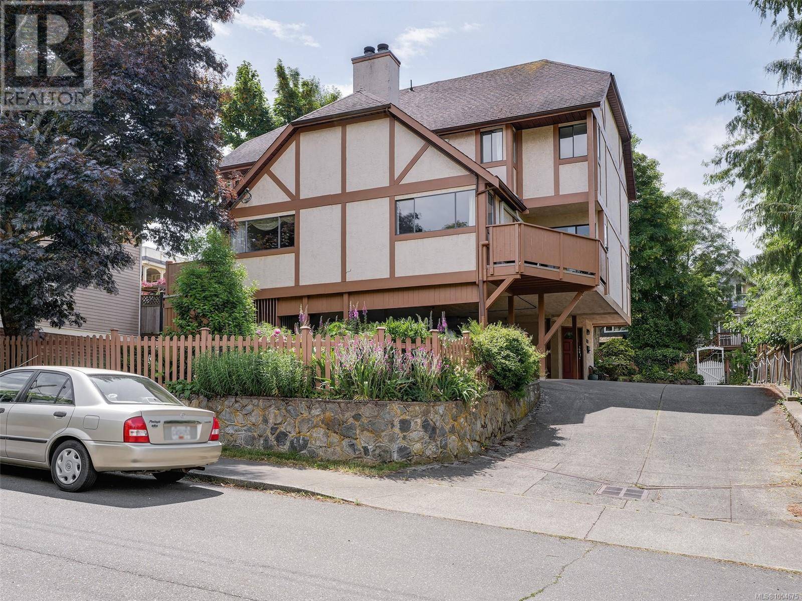 Victoria, BC V8V3R9,1335 Rudlin St