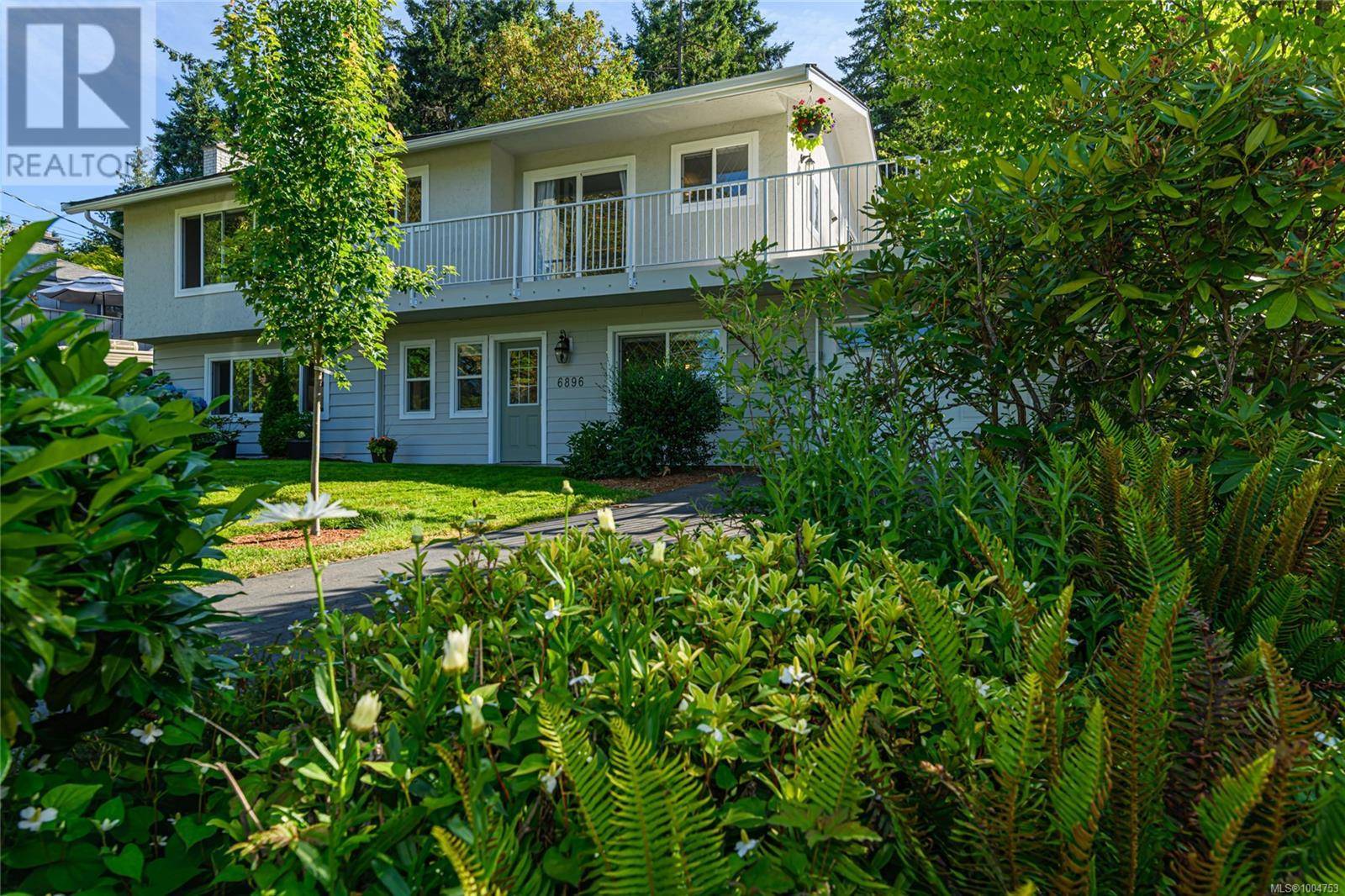 Central Saanich, BC V8M1A9,6896 Woodward Dr