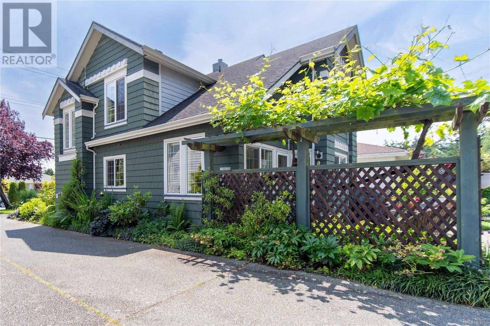 Esquimalt, BC V9A6G9,434 Fraser ST #1
