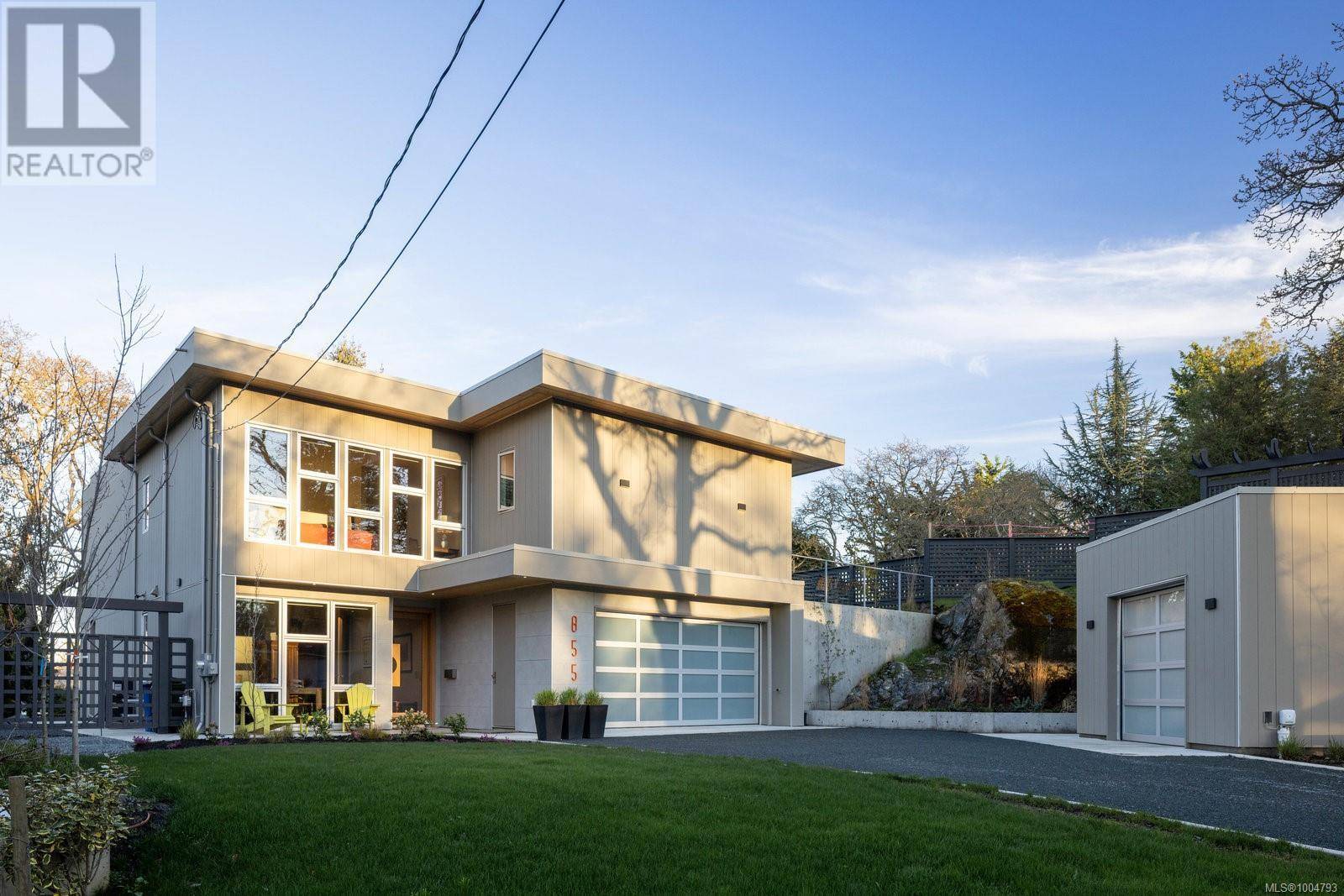 Oak Bay, BC V8S2V8,855 Runnymede Pl