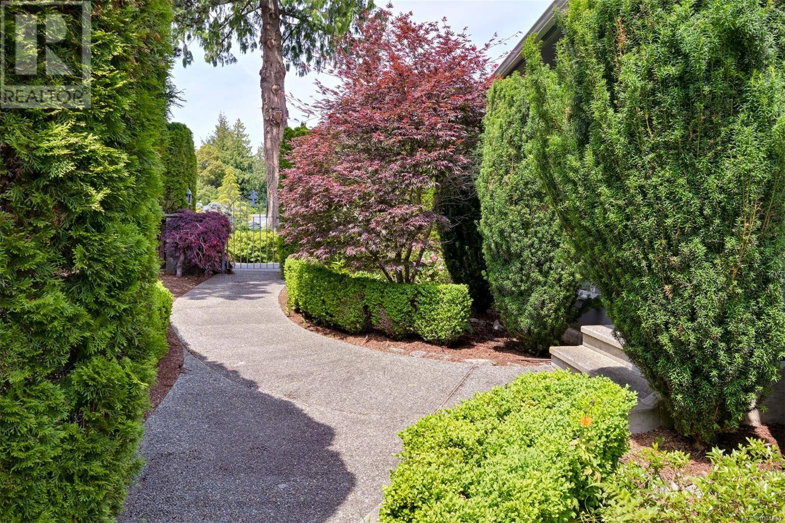 Saanich, BC V8Y2S5,4821 Amblewood Dr