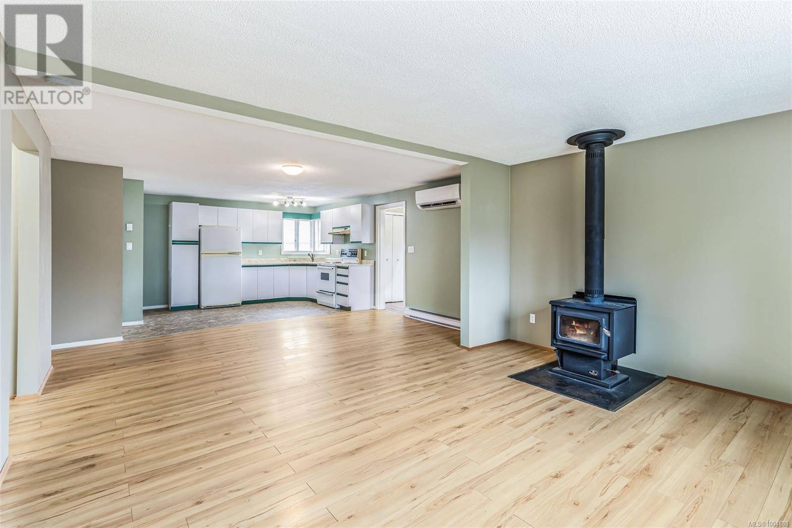 Nanaimo, BC V9S2A1,840 Oakley St