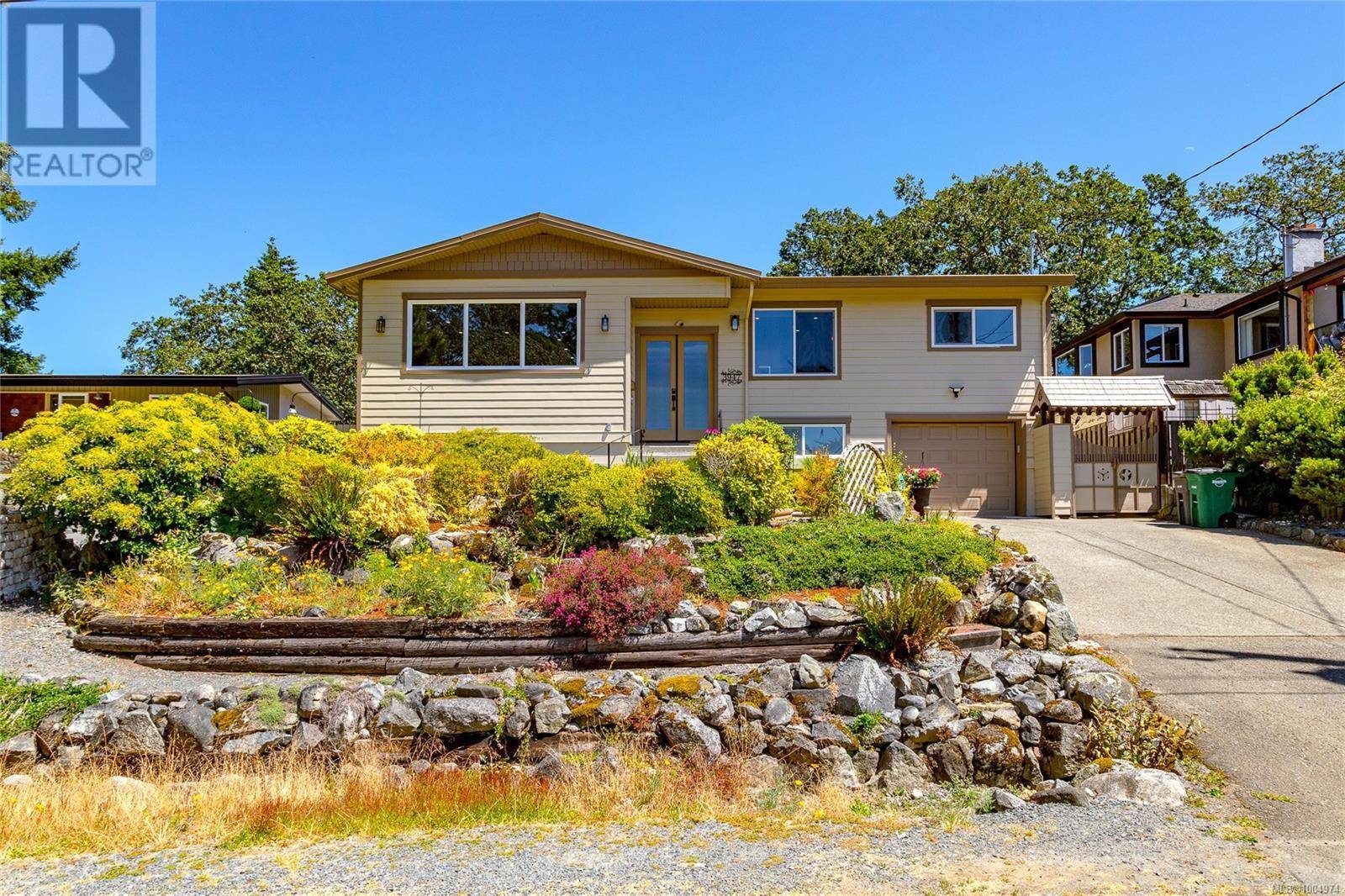 Saanich, BC V8X1Z9,3947 Morgan St