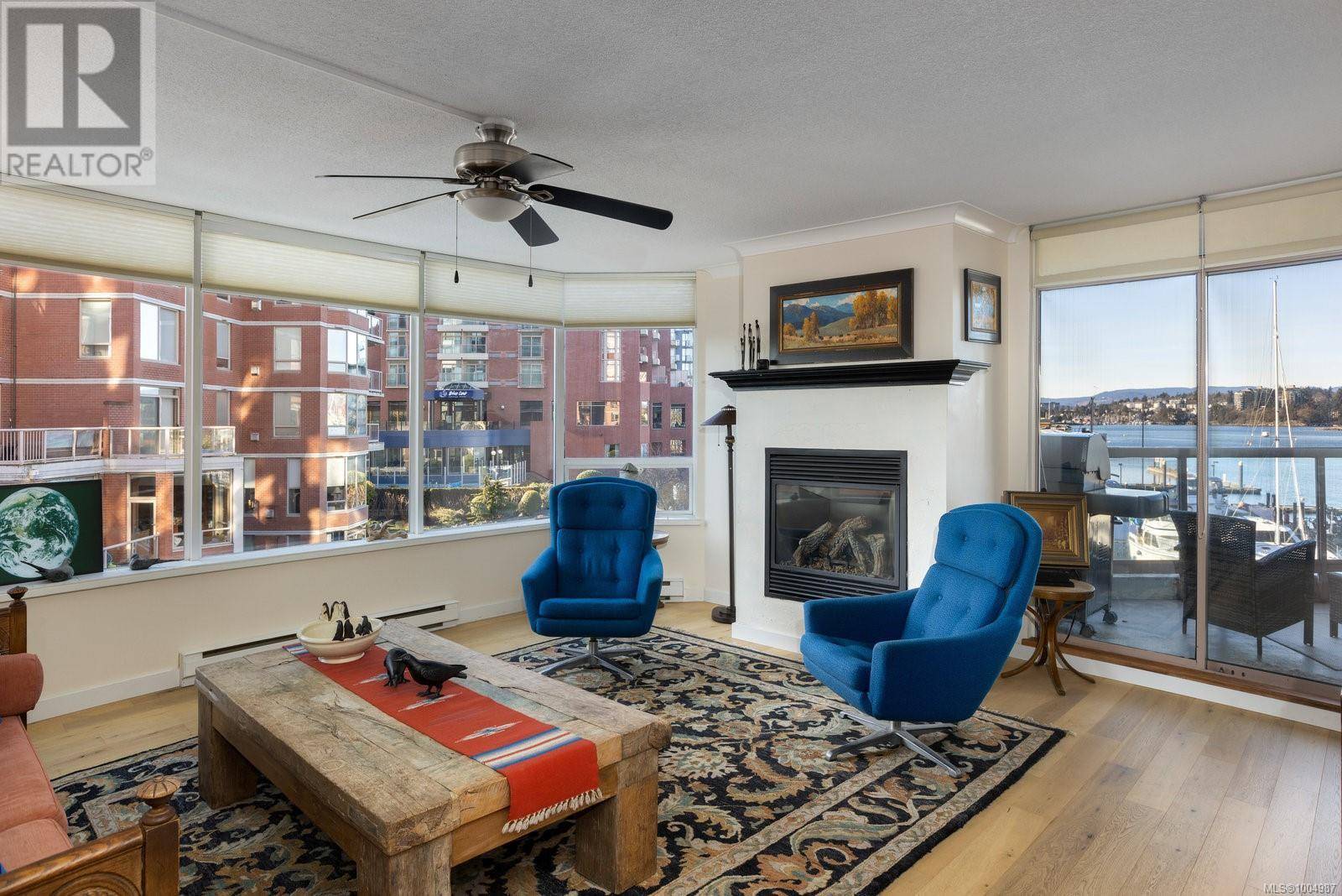 Victoria, BC V8V4Y1,636 Montreal ST #301