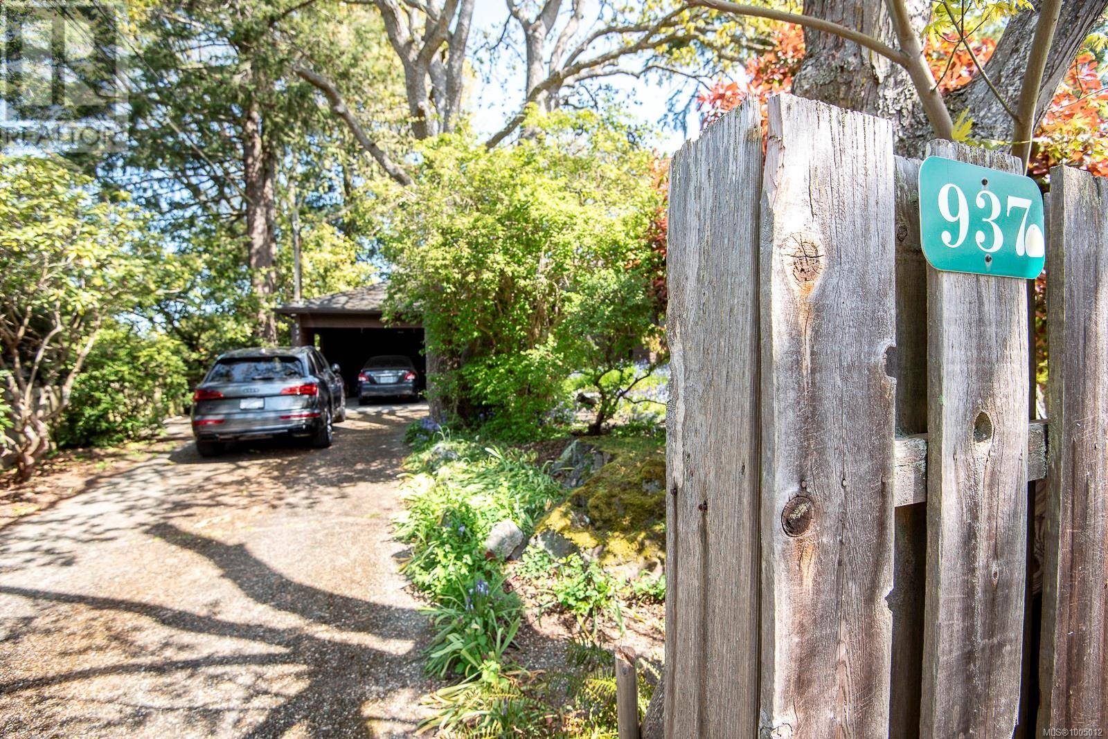 Victoria, BC V8S3R5,937 Pemberton Rd