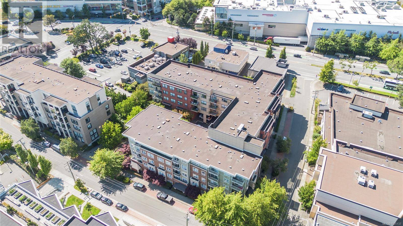 Saanich, BC V8X2V5,870 Short ST #507