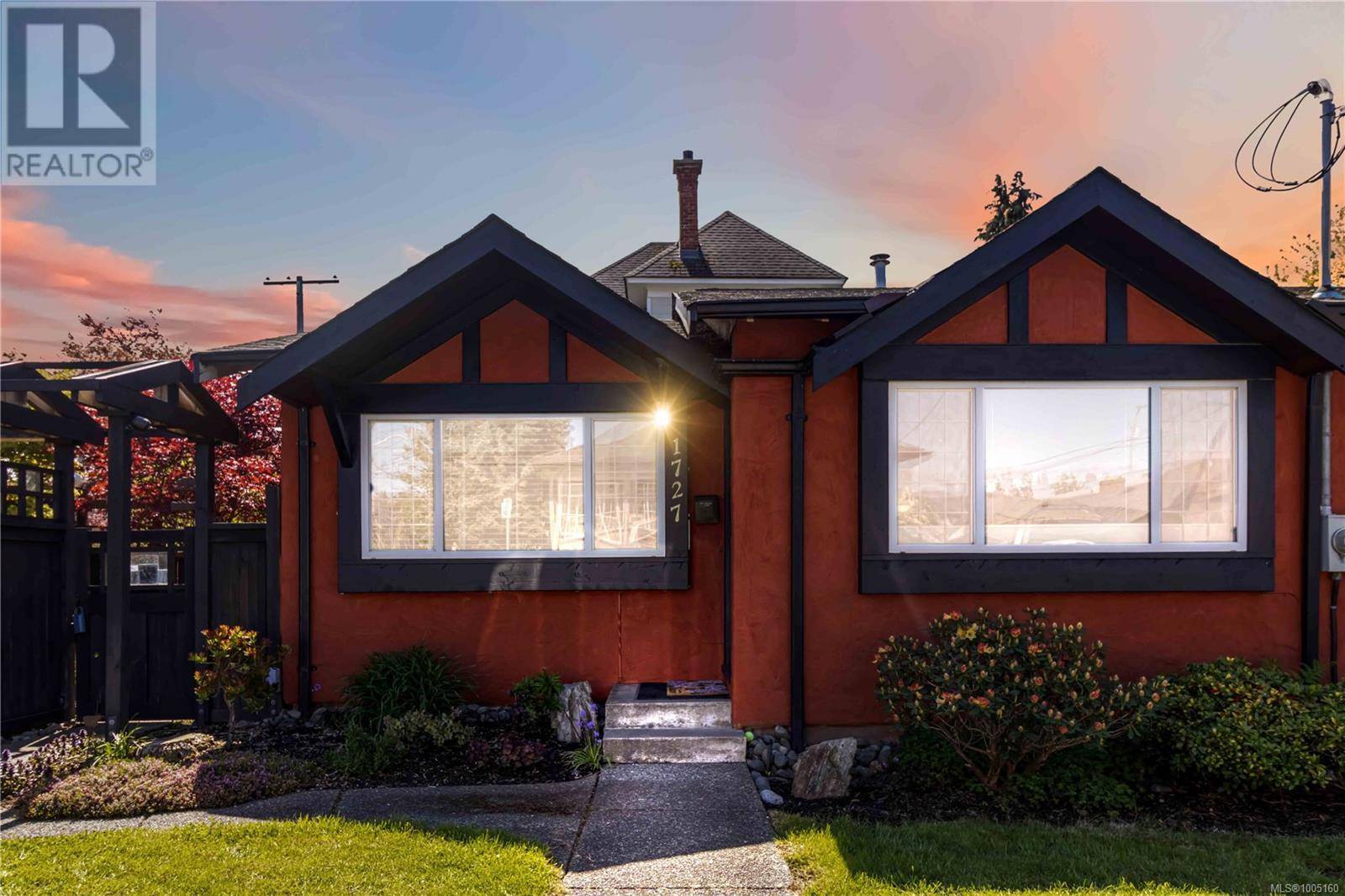 Victoria, BC V8S1L1,1727 Lillian Rd